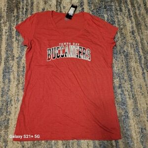 NWT Size 2XL, Tampa Bay Buccaneers Red T-Shirt